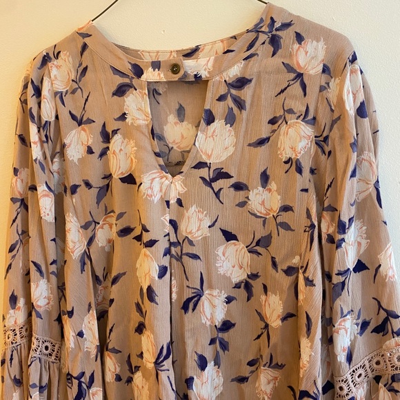 Altar’d state blouse - Picture 5 of 5